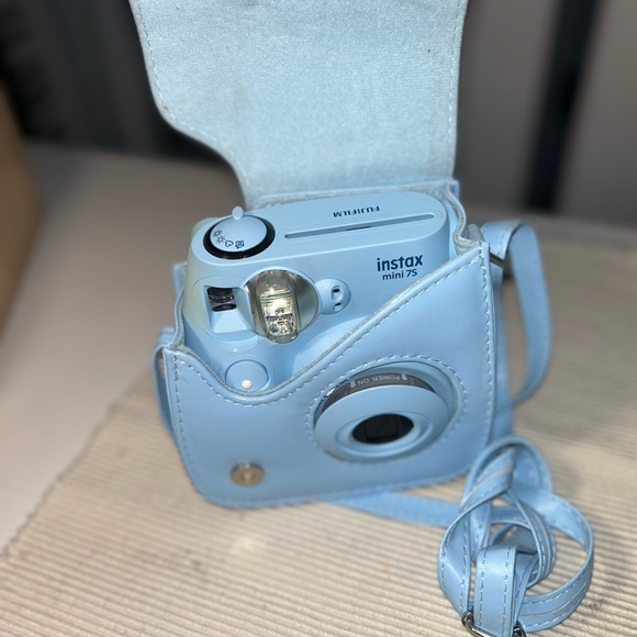 Fujifilm Instax Mini s7 Camera Blue With Case - Picture 3 of 5